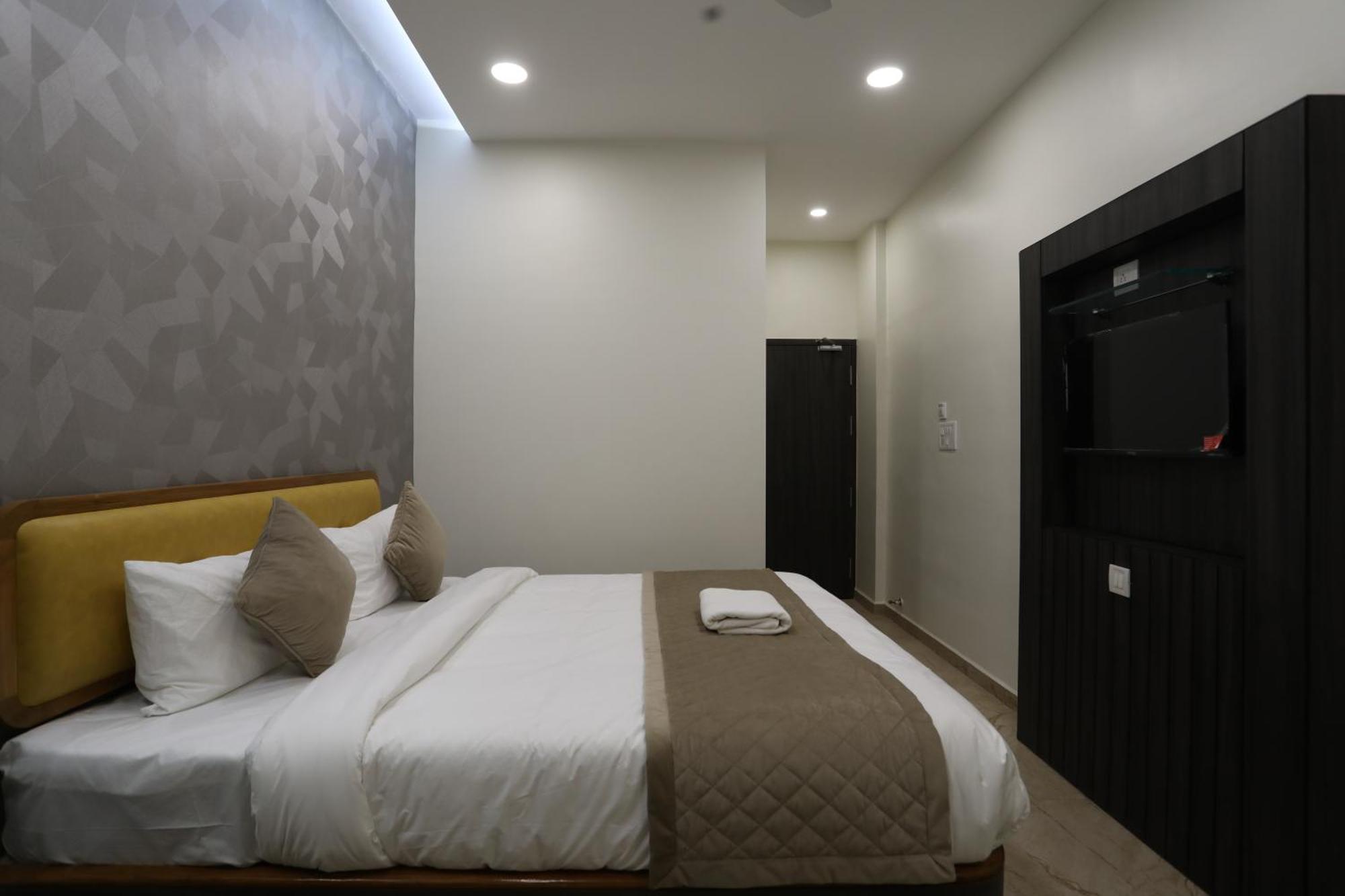 Hotel Ajinkya Palace Aurangabad  Bagian luar foto
