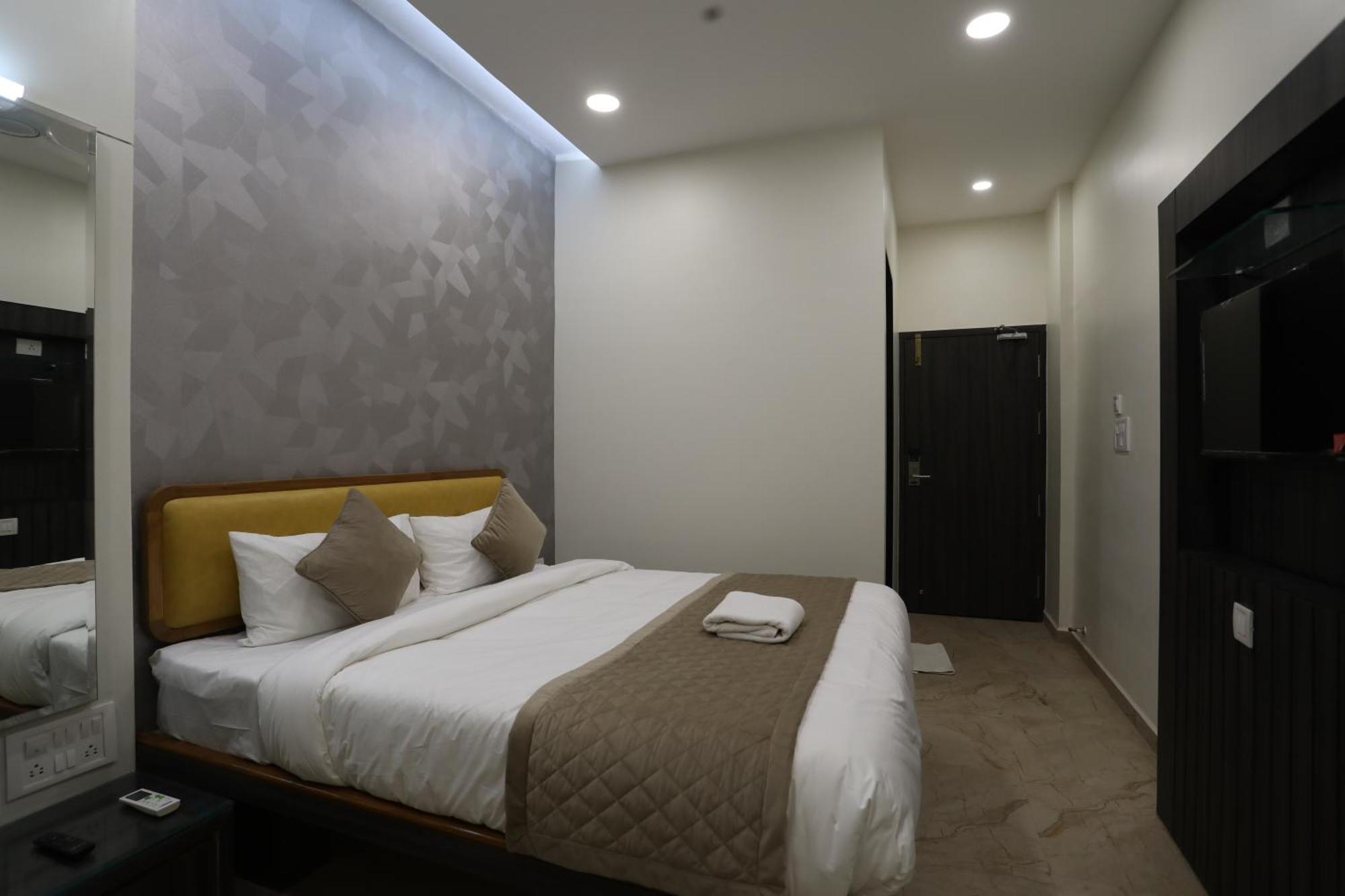Hotel Ajinkya Palace Aurangabad  Bagian luar foto